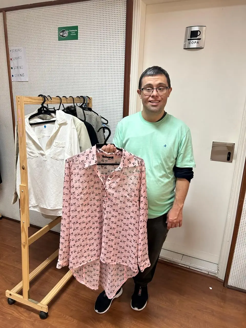 Participante da Empregabilidade no brechó